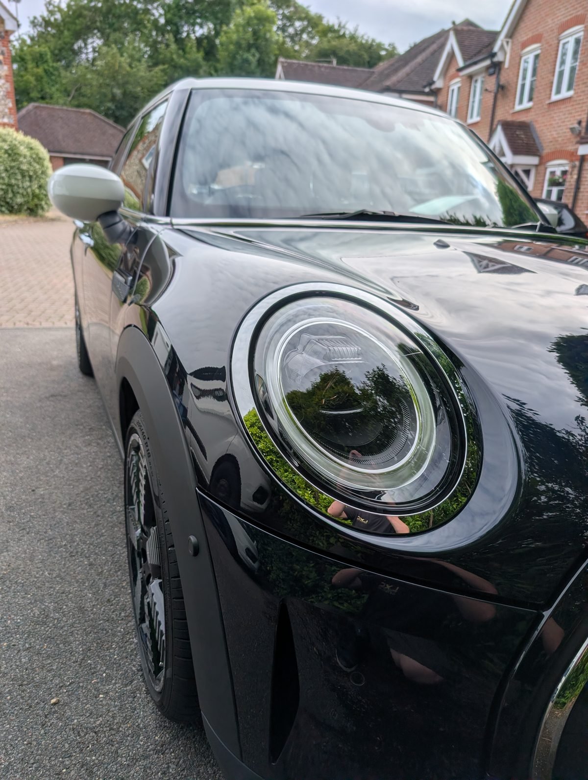 Black MINI with a glossy showroom finish after a professional mobile valet in Beaconsfield