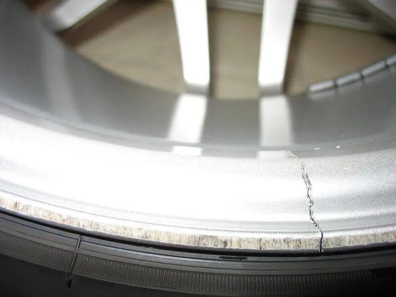 Crack on alloy wheel from pothole impact